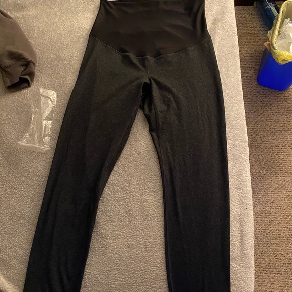 Old navy active coze core maternity leggings - Picture 2 of 4